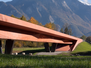 Béton coloré en rouge