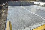 Junger Beton ist vor dem Austrocknen zu schützen.