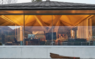 Maison à deux piliers