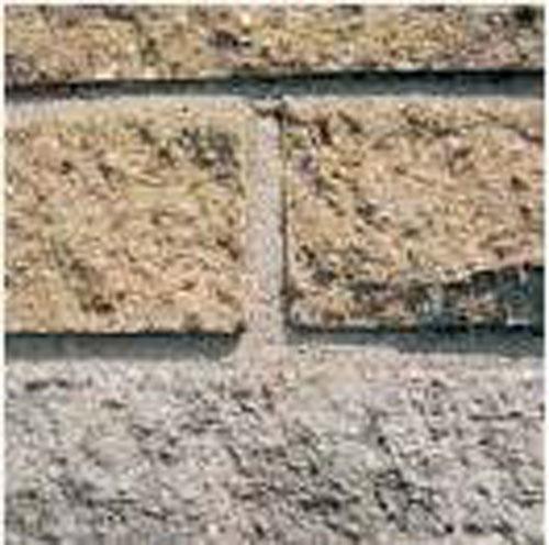 Béton de parement cassé