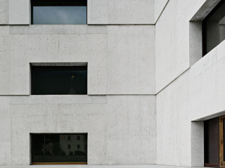 Glatte Sichtbetonoberflächen im Nationalparkzentrum in Zernez