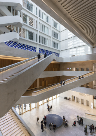 Éléments filigranes en béton: profilés de fenêtres et plafonds nervurés