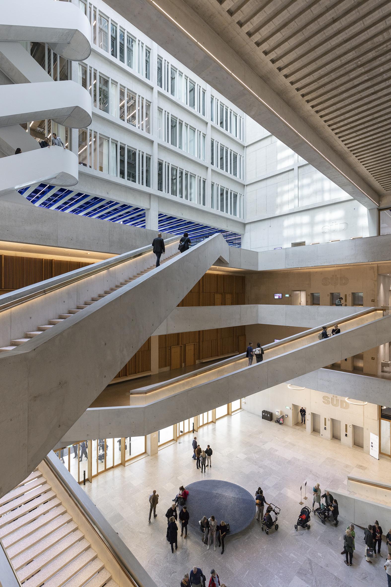 Éléments filigranes en béton: profilés de fenêtres et plafonds nervurés