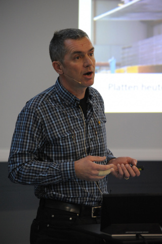 Josef Kurath (Leiter Fachgruppe Faserverbundkunststoffe, ZHAW) / Foto: Christian Schwager.jpg